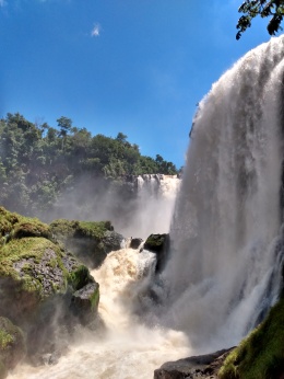 The stunning Salto del Monday Waterfall